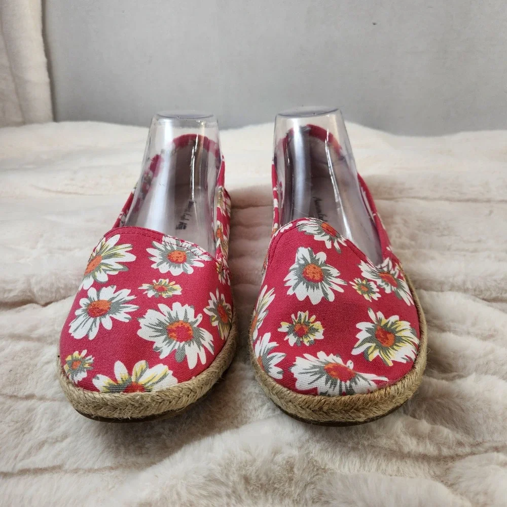 American Eagle AE Womens Red Daisy‎ Floral Espadrille Flats Shoes Size 11